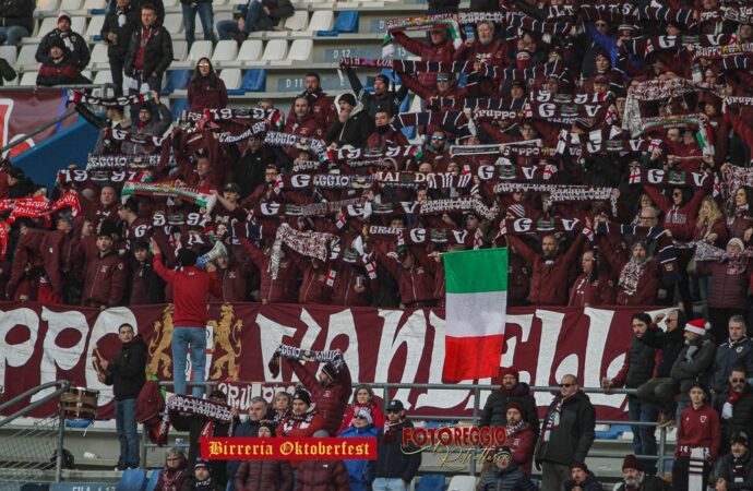 Un’unica falange sempre fianco a fianco come noi nessuno mai.